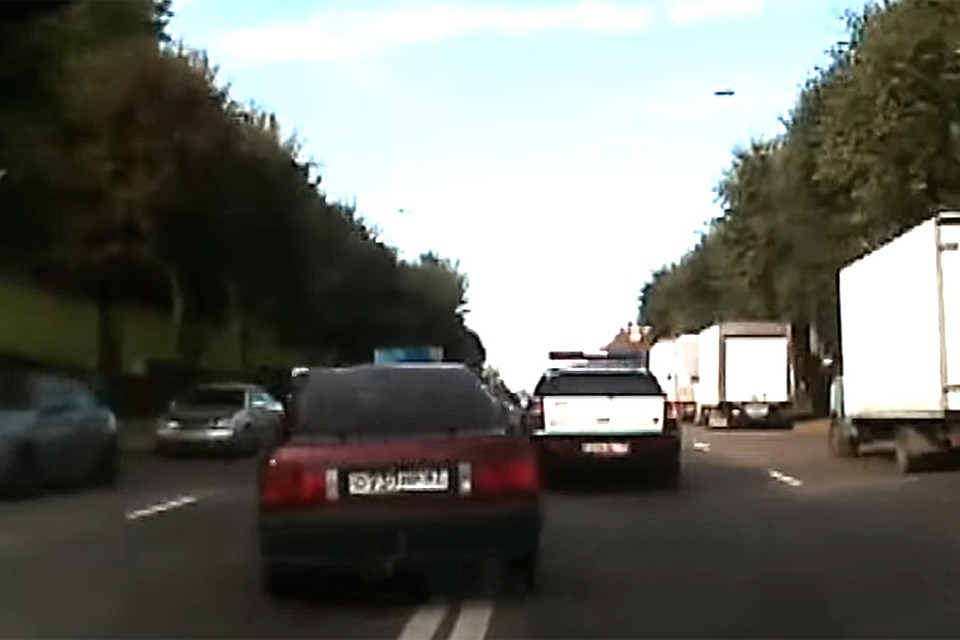 Стрельба в центре Минска: ГАИ преследовала нарушителя со смоленскими номерами. Кадр из видео с регистратора ГАИ.