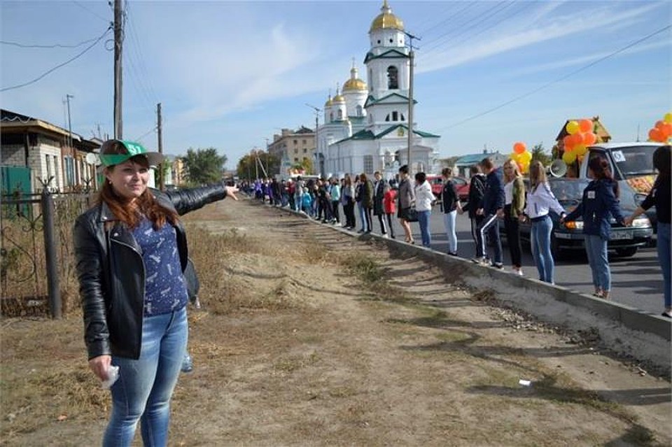 Цепочку выстроили вокруг исторического центра города. Фото: администрация Троицка.
