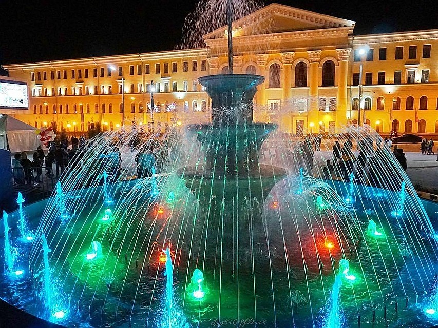 Фонтаны города начали готовить к "зимовке".
