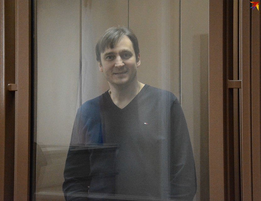 Роман Зенищев упорно доказывает свою невиновность. Экс-мэра обвиняют в получении взятки в сумме 3,7 млн рублей и получении материальной выгоды на 10 млн рублей.