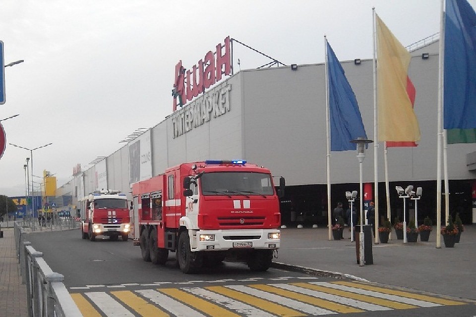 В Петербурге эвакуировали торговый комплекс «Мега-Дыбенко». Фото: vk.com/spb_today