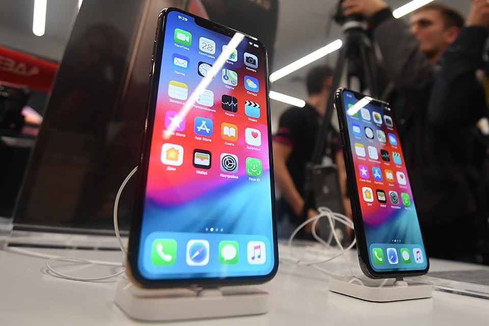 За первые три дня со старта продаж новых моделей iPhone в Петербурге продано более 100 смартфонов.