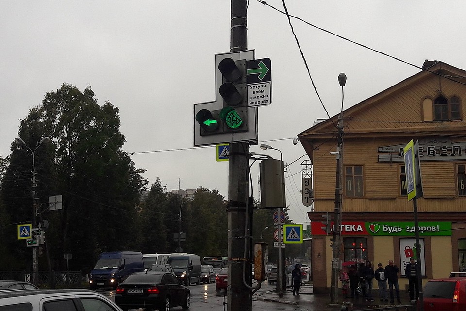 Повернуть направо с Рижского проспекта на улицу Максима Горького? Легко.