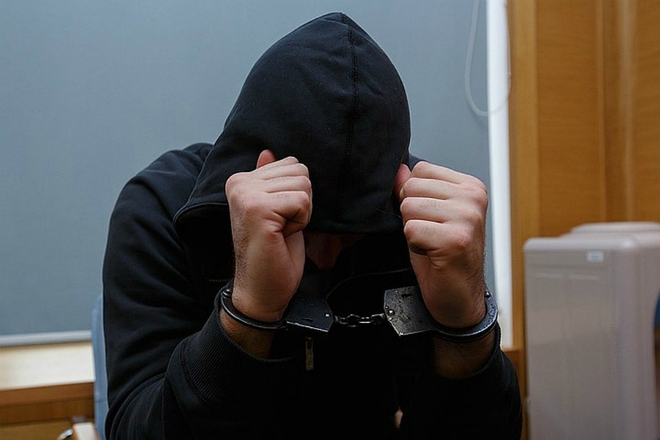 Клиент компании быстрых займов замотал лицо шарфом и напал на их офис в Хабаровске