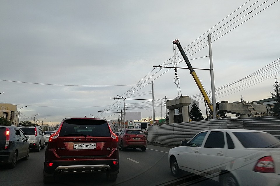В Красноярске улицу Партизана Железняка перекрывают из-за строительства пешеходного перехода