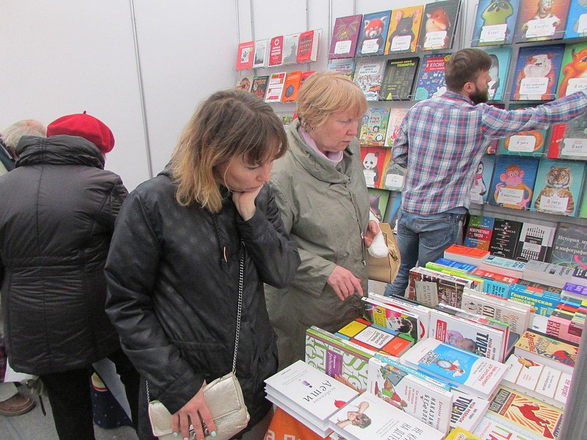 На открытии книжной ярмарки "Волжская волна" в Саратове