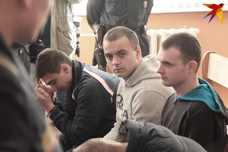 Обвиняемые сержанты в ответ на рассказы потерпевших говорили, что им доставалось от офицеров даже больше, чем рядовым.