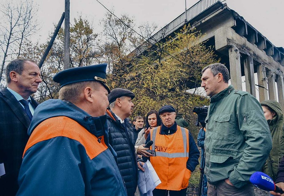 Теперь власти решают не только что делать со сломанным мостом, но и со всеми остальными... Фото: пресс-служба правительства Амурской области.