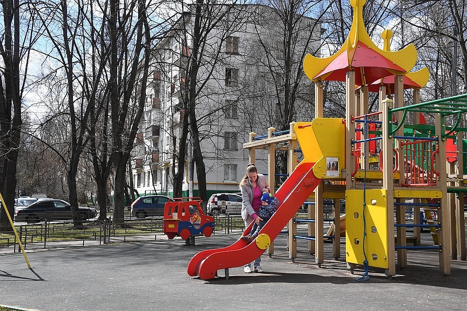 Златоуст получил новые детские городки.