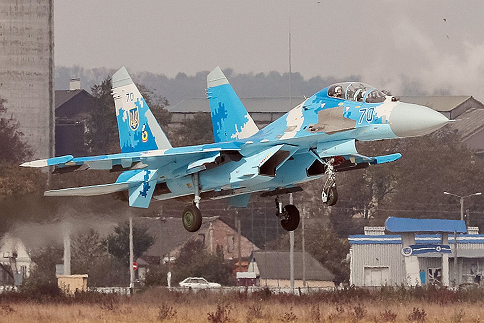 Получается, что дряхлый тридцатилетний (еще советский) Су-27УБ не только сам разбился, но еще угробил и своего пилота, и союзника-американца