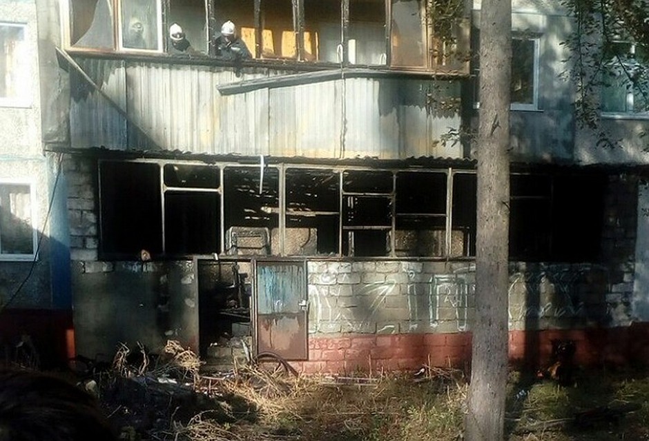 На балконе двухкомнатной квартиры сгорели мебель и вещи
