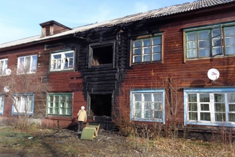 Двое детей отравились угарным газом на пожаре в Зиме