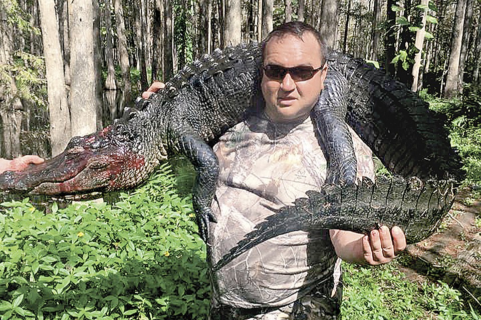 Угланов любил ловить рыб и крокодилов. Во Флориде ходил на охоту. Поэтому за должность в Росрыболовстве ему никаких денег было не жалко.