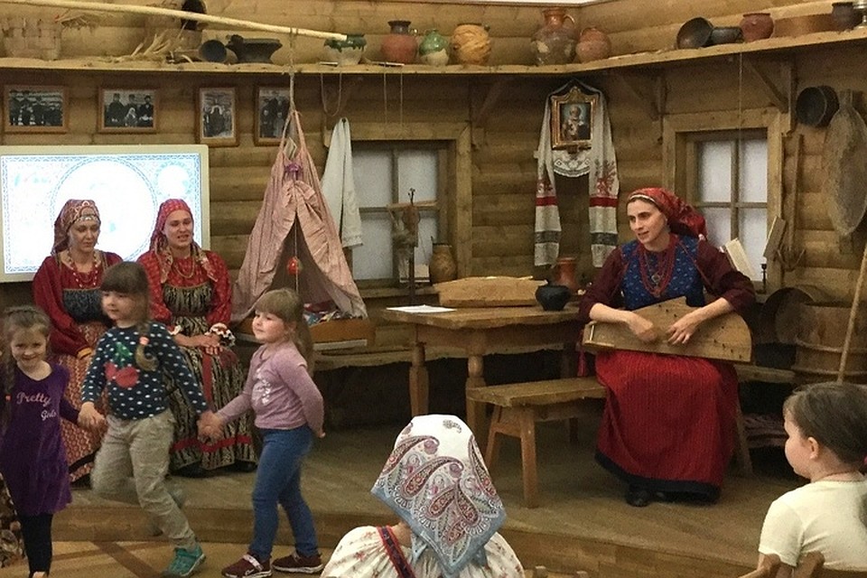 Больше всего рисунков было посвящено колыбельным, которые пели мамы и бабушки. ФОТО: ДМЦ