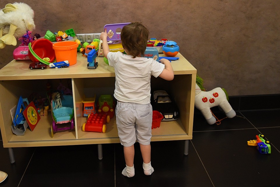 2-летнего мальчика избили за плач в садике