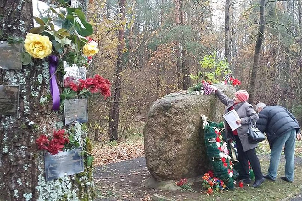 В оршанском урочище Кобыляцкая гора активисты сами создали народный мемориал и вели долгую переписку с райисполкомом об официальном появлении места памяти. Фото: Архив Игоря Станкевича