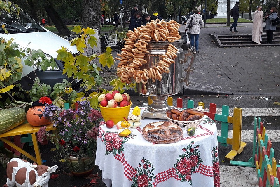 Псковские фермеры считают, что двое выходных подряд отменять ярмарку выходного дня недопустимо.