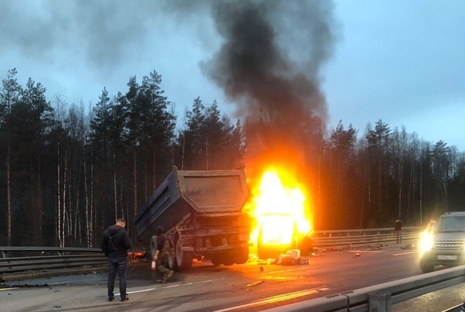 В аварии, предварительно, погибли четыре человека Фото: ДТП и ЧП Санкт-Петербурга