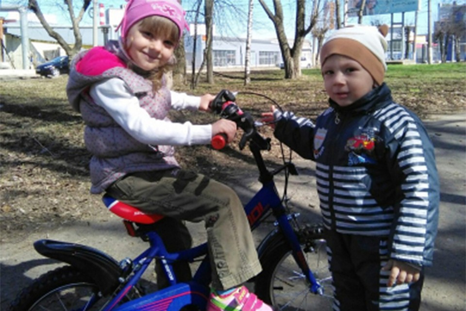 На фото 6-летняя Лиза и 4-летний Иван Матвиенко. Фото: 43.мвд.рф