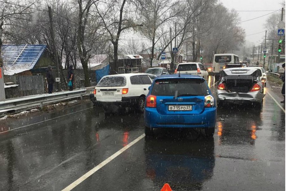 Поездка на работу завершилась массовой аварией для хабаровчан