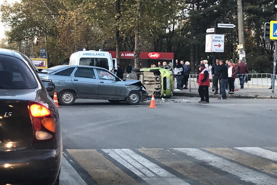 Авария на Москольце в Симферополе. Фото: Автопартнер Крым/Вконтакте/Саша Саша