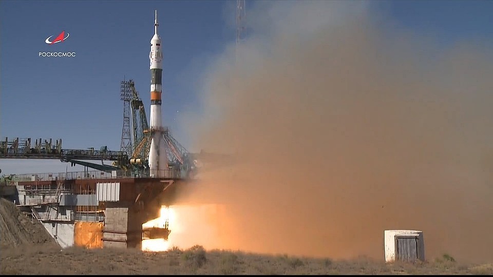 11 октября при запуске ракеты-носителя "Союз" произошло ЧП, экипажу корабля пришлось совершить аварийную посадку в Казахстане