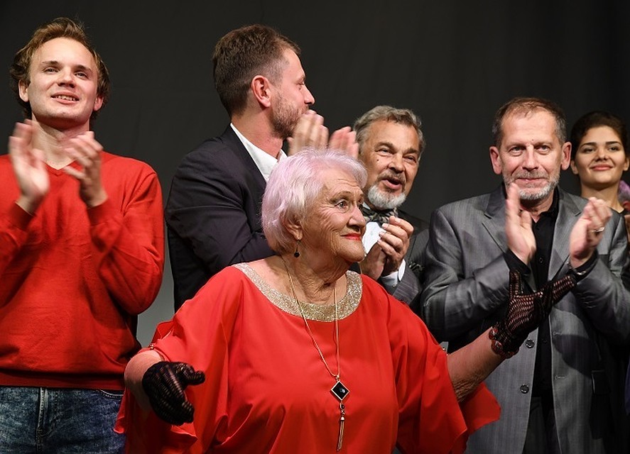 Вера Семенова в свои 90 лет до сих пор играет в спектаклях. Фото администрации Волгограда.