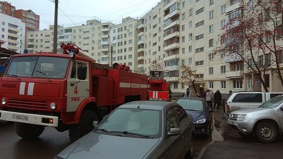 В Уфе загорелась квартира в многоэтажке