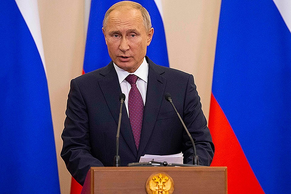 Владимир Путин поздравил россиян с Днем народного единства