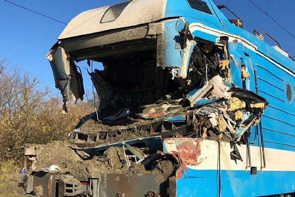 Поезд столкнулся с грузовиком