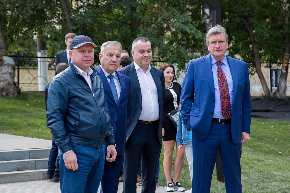 Денис Крутихин (первый слева) пользовался уважением среди жителей Кирова. Фото: navigator-kirov.ru