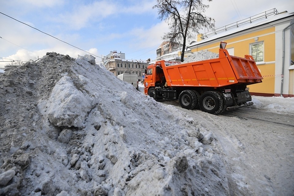 За выходные из Омска вывезли 460 кубометров снега