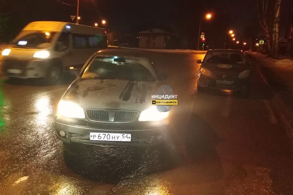 Двое молодых людей попали Фото: "Инцидент.Новосибирск".