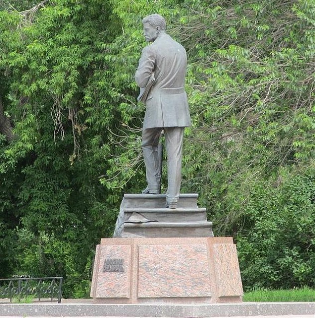 В Омске уже есть памятник художнику.