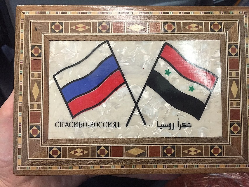 Народ писал диктант, забыв про то, что на крыше соседнего здания стоит зенитная установка, а по небу гуляют боевые вертолеты.