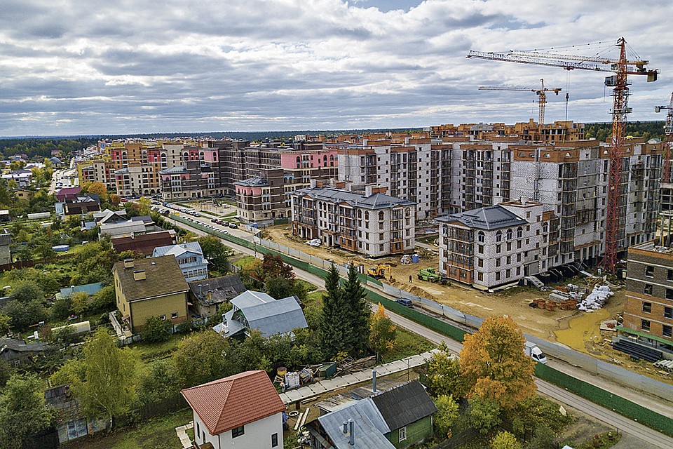 Покупатели квартир в группе компаний застройщика-банкрота получат возможность самостоятельно выбрать способ завершения строительства своих домов. Фото: Сергей СОКОЛОВ