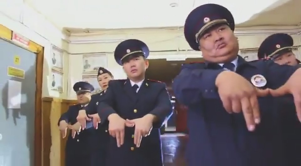 После того, как клип выложили в Instagram, билеты на концерт раскупили за несколько часов.