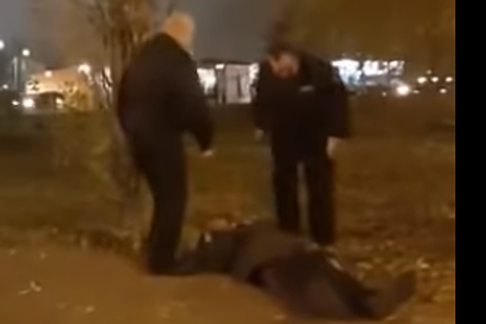 Мужчина, по данным медиков, категорически отказывался подняться с земли. А потом тихо ушел.