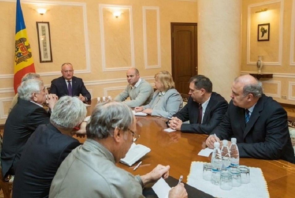 Решение объявить 2019-й Годом семьи в Молдове призидент принимал совместно с представителями гражданского общества. Фото: golos.md