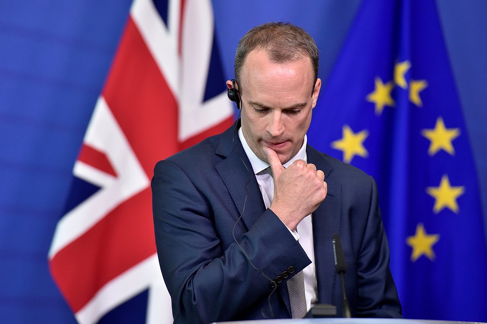 Министр по вопросам Brexit Доминик Рааб подал в отставку.