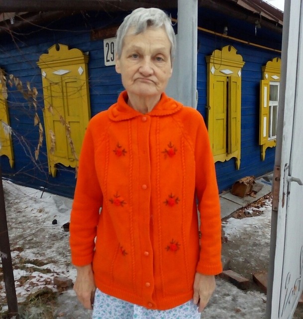В Омске на улице нашли пенсионерку в одной сорочке и без обуви