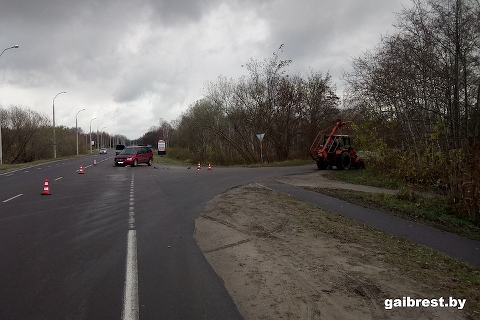 В Бресте в аварии с бурильной машиной пострадал ребенок. Фото ГАИ