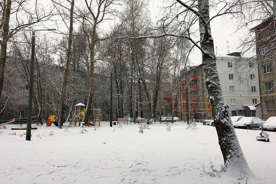 Снегопад в Нижнем Новгороде начался вечером 17 ноября и продолжился на следующий день.