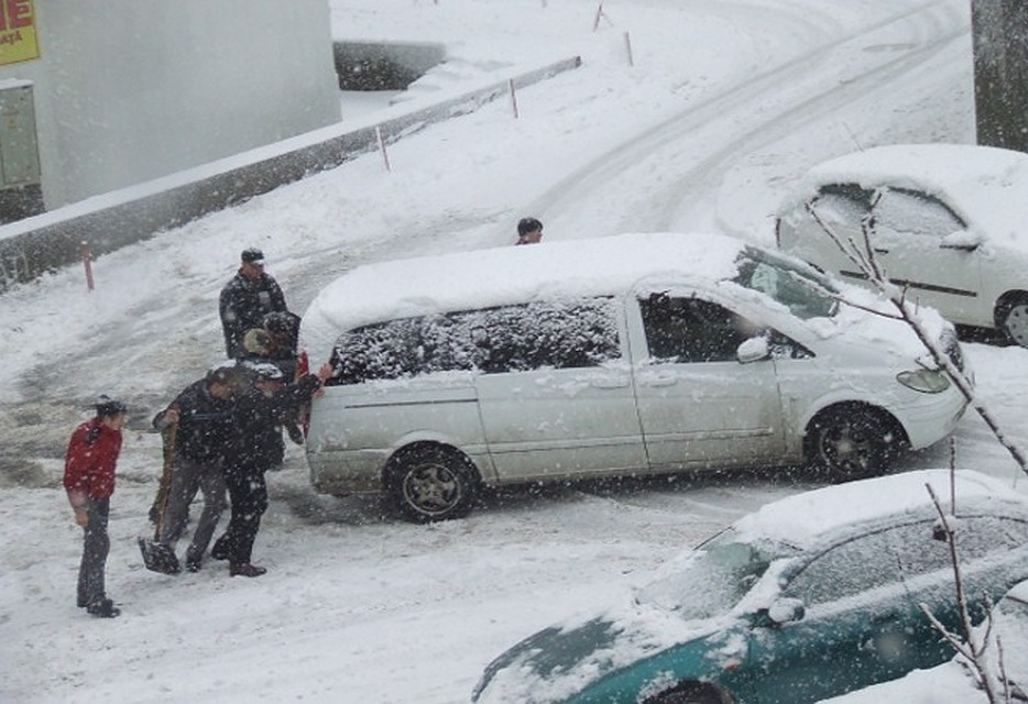 Движение транспорта затруднено.