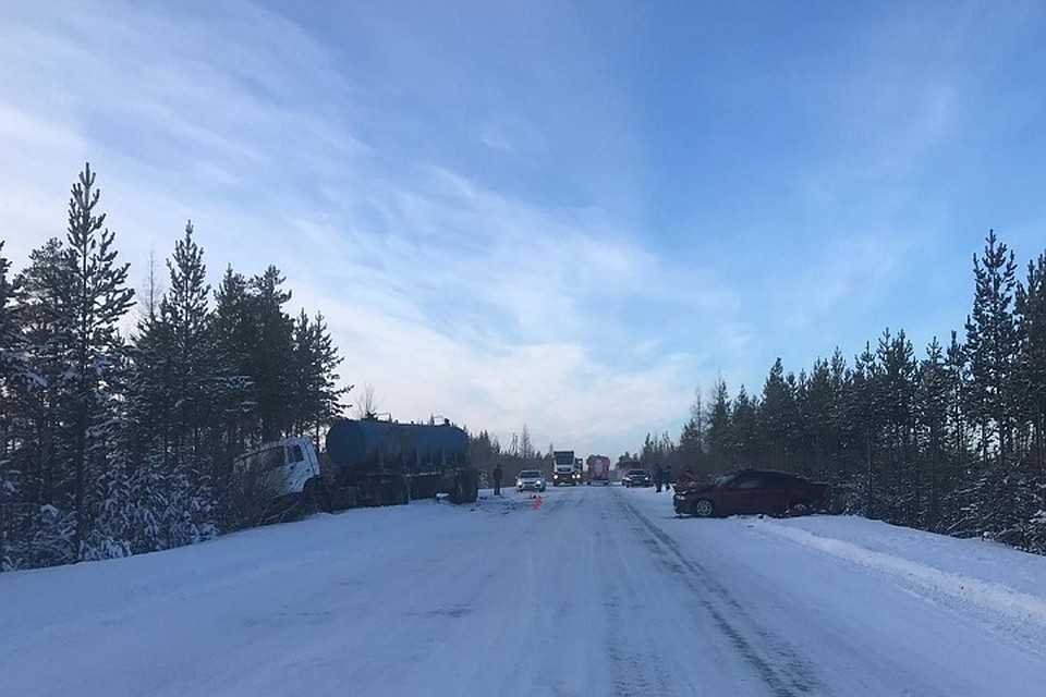 ДТП на трассе под Муравленко: столкнулись Volvo и КАМАЗ Фото: Госавтоинспекция Ямала