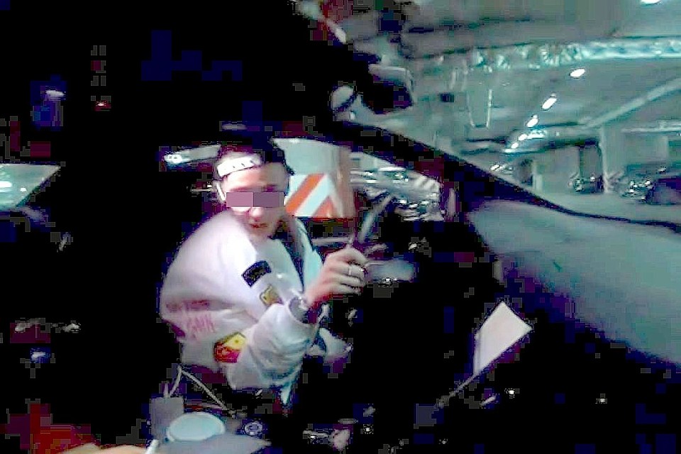 Новосибирский школьник стал известен благодаря своему знаменитому брату - рэп-певцу Элджею. Стоп-кадр с видео instagram.com/danilallj.