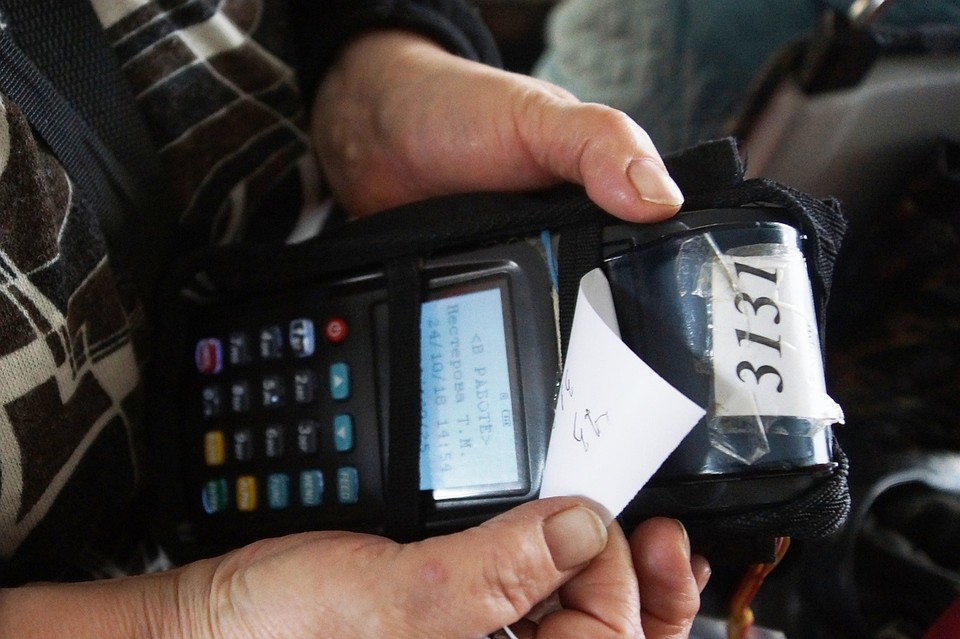 Пассажиры не должны отдавать свои билеты кондукторам