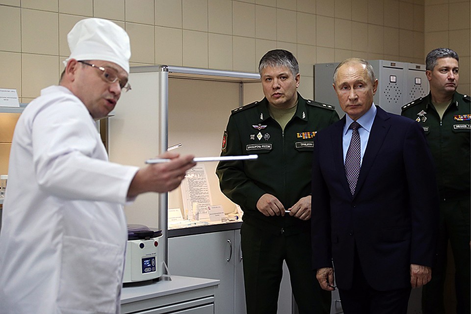 Президент перенес заключительное совещание традиционного цикла встреч с военными из Сочи в Анапу. Фото: Сергей Савостьянов/ТАСС
