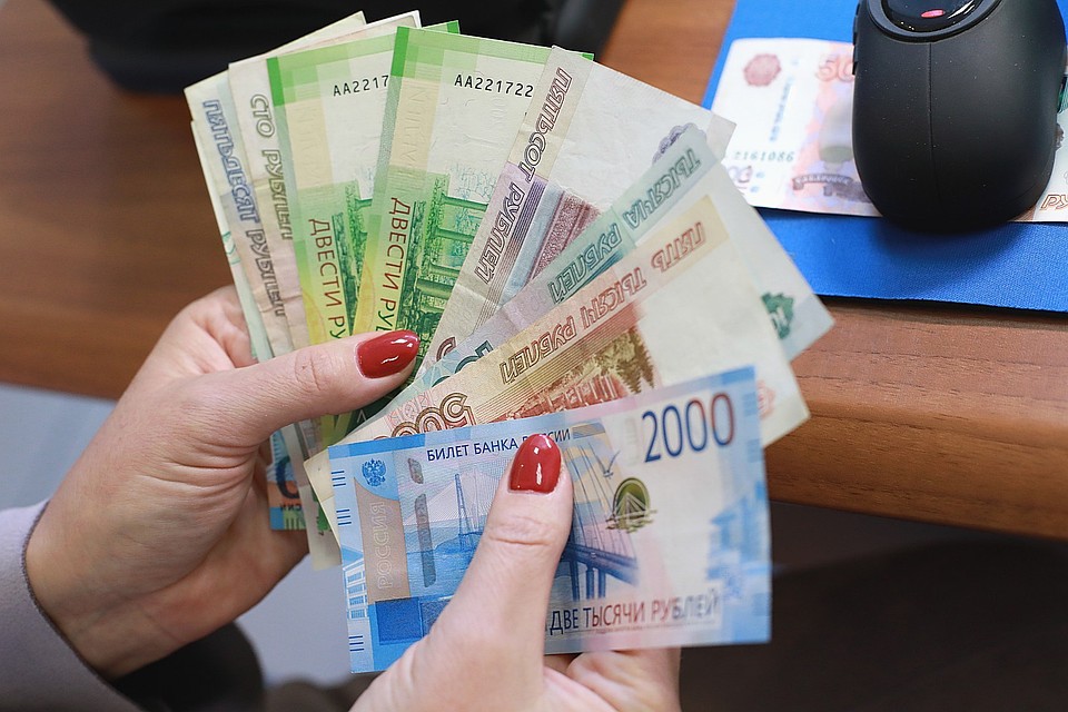 Налоговики сколотили преступную группу: их подозревают в мошенничестве на 30 миллионов рублей