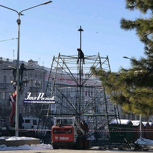 К 1 декабря главная новогодняя красавица Ростова-на-Дону должна быть полностью готова. Фото: ВК, паблик "Это Ростов-на-Дону!"